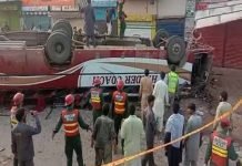 19 die in road mishaps in Khanewal, Kala Shah Kaku, Noshki