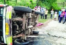 Seven killed, 32 injured as passenger bus overturns near Nowshera