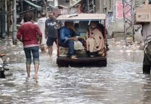 Heavy monsoon rain inundates Lahore, other parts of country