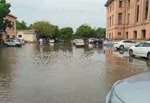 Karachi rain inundates SHC building