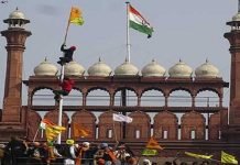 Charged Indian farmers unfurl their emblem at New Delhi’s Red Fort on India’s Republic Day Red Fort - The News Today- TNT
