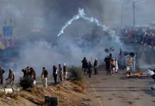 Police fire tear gas at protesting government employees in Islamabad employees - The News Today- TNT