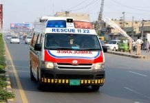 Three persons die after inhaling toxic gas in well Ambulance - The News Today- TNT