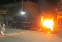 Religious party protesters torch police van in Sialkot Van - The News Today - TNT