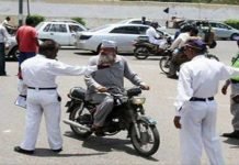Traffic Police Personnel Caught on Camera Taking Bribe Police - The News Today - TNT