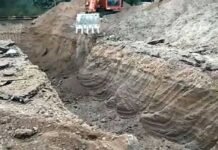 Trench dug on GT Road near Gujranwala to prevent TLP march to Islamabad Trench - The News Today - TNT