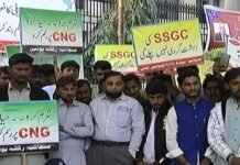 Gas Shortage: CNG Association officials protest outside SSGC office in Karachi CNG - The News Today - TNT
