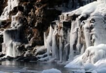 Cold wave intensifies in Kashmir; Srinagar records season’s coldest night Frozen waterfall - The News Today - TNT