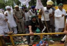 Farmers break barricades as protests return to Indian capital Farmers - The News Today - TNT
