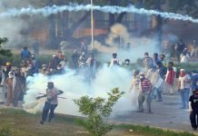 Court suspends Imran Khan’s warrants in Toshakhana case after hours-long chaos PTI - The News Today - TNT