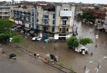 Seven die, as heavy rain lashes Lahore, floods roads and streets Lahore - The News Today - TNT