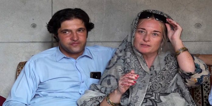 Love Birds Love Birds - The News Today - TNT