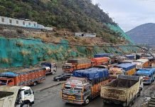 Jam-Sgr Highway Blocked: Over 3k Vehicles, 500 Fruit Trucks, Stranded Kashmir Highway - The News Today - TNT