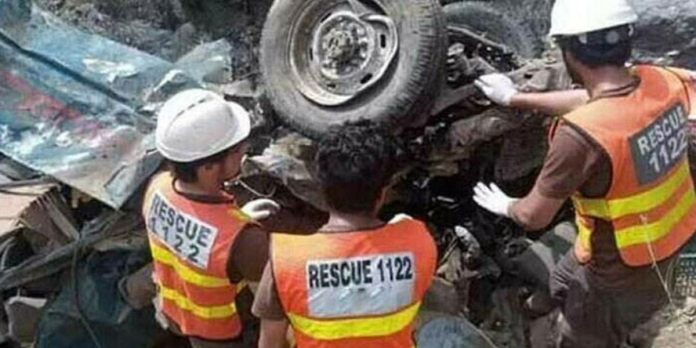 15 dead, 8 injured as truck overturns in Swat Moterway