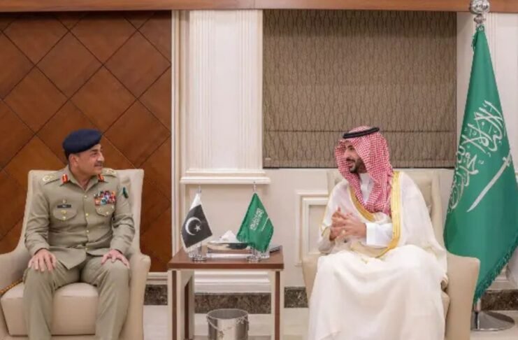 COAS Asim Munir meets Saudi defence minister over Iran attacks COAS Asim Munir meets Saudi defence minister over Iran attacks