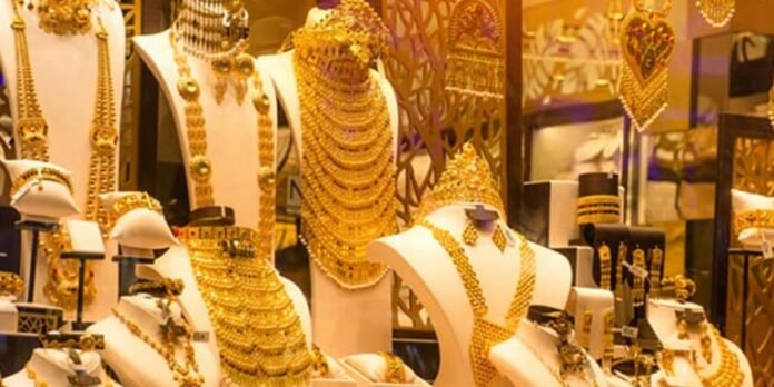 Gold climbs sharply in Pakistan after global market surge