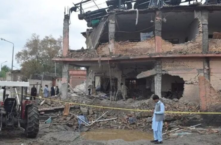 Suicide car bomb hits Bannu, kills five and injures 13 Suicide car bomb hits police station in Bannu, kills five and injures 13