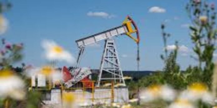 Oil Prices Edge Higher as Elusive US-Iran Deal Keeps Crude Above $100