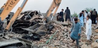 Bannu under attack: militants kill 21 policemen in coordinated assault Bannu under attack: militants kill 21 policemen in coordinated assault