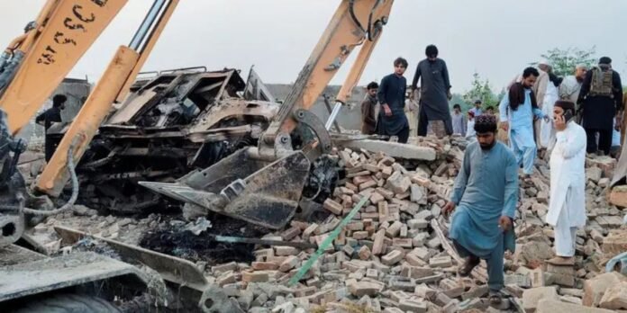 Bannu under attack: militants kill 21 policemen in coordinated assault Bannu under attack: militants kill 21 policemen in coordinated assault