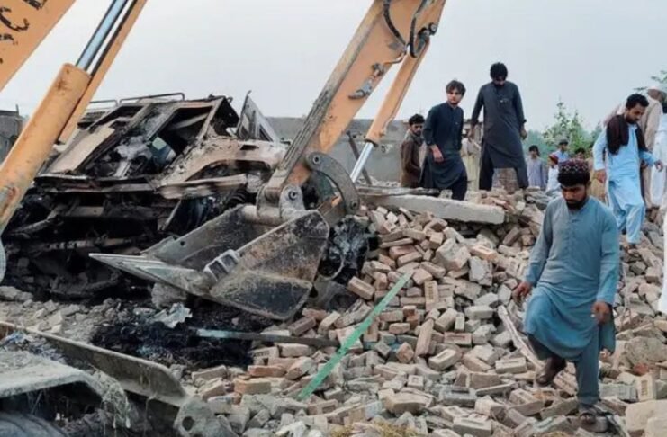 Bannu under attack: militants kill 21 policemen in coordinated assault Bannu under attack: militants kill 21 policemen in coordinated assault