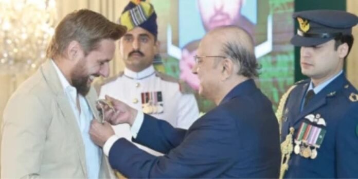 President Zardari confers civil awards on Pakistani and foreign personalities