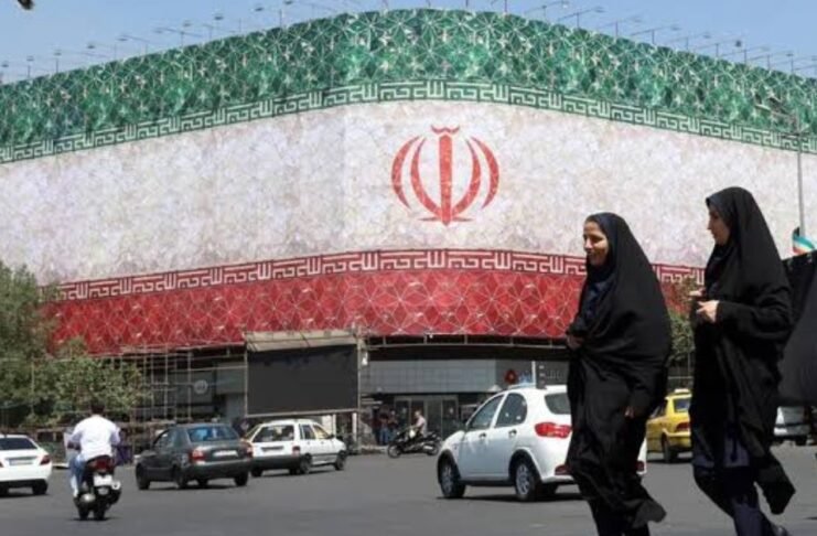 Iran, US agree to halt war and reopen Hormuz, sending oil prices tumbling Iran, US agree to halt war and reopen Hormuz, sending oil prices tumbling
