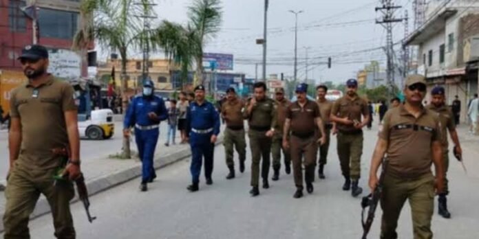 Pakistan Army GOC reviews Ashura security arrangements at Multan control room
