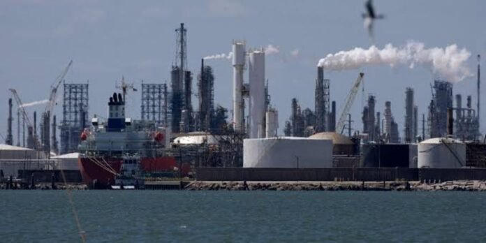 Oil drifts down after OPEC+ agrees to raise output targets Oil drifts down after OPEC+ agrees to raise output targets