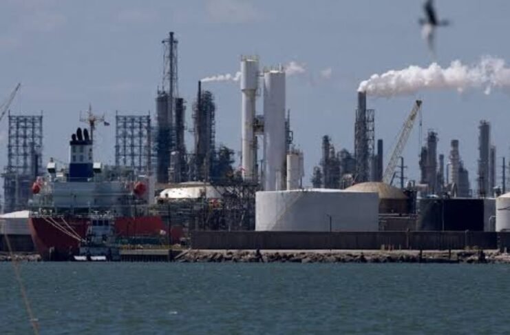 Oil drifts down after OPEC+ agrees to raise output targets Oil drifts down after OPEC+ agrees to raise output targets