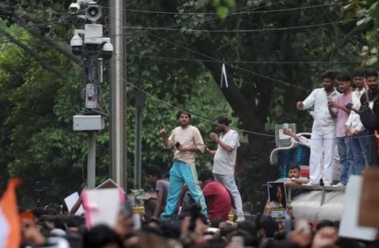 Modi faces challenge from activists over surveillance at India youth protest Modi faces challenge from activists over surveillance at India youth protest