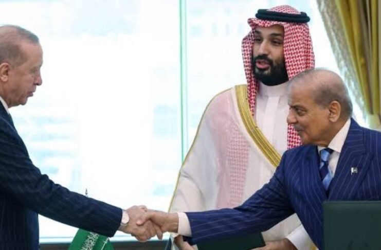 Saudi Arabia, Pakistan and Turkey sign joint defence pact in Mecca amid regional tensions Saudi Arabia, Turkey, Pakistan pledge mutual defence as Middle East turmoil escalates