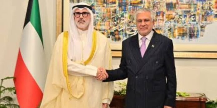 Dar, Kuwaiti FM discuss bilateral ties, regional situation