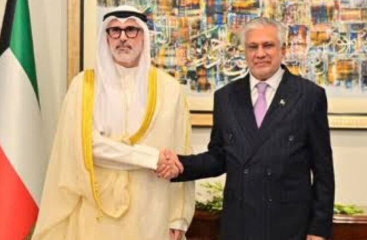 Dar, Kuwaiti FM discuss bilateral ties, regional situation Dar, Kuwaiti FM discuss bilateral ties, regional situation