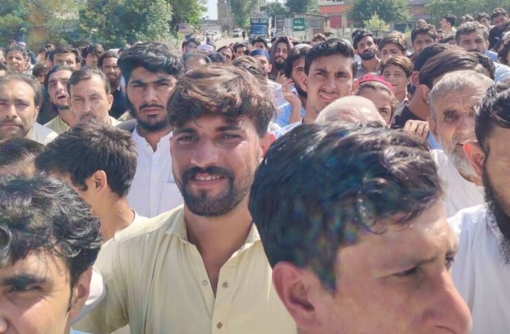 Swat residents protest prolonged load shedding Swat residents protest prolonged load shedding