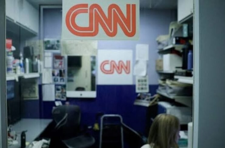 Judge blocks Trump’s White House media ban, orders access to be restored Judge blocks Trump's White House media ban, orders access to be restored