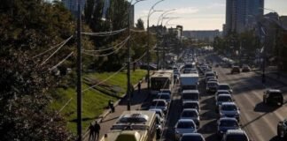 Russia warns foreigners to leave Kyiv, vows continued strikes on Ukraine Russia warns foreigners to leave Kyiv, vows continued strikes on Ukraine