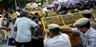 India detains youth protest leader to defuse rally against election chief India detains youth protest leader to defuse rally against election chief