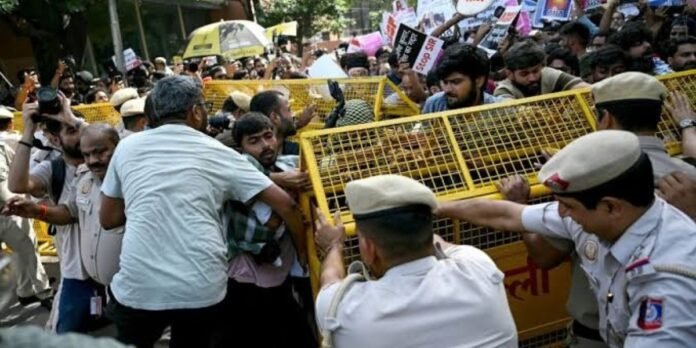India detains youth protest leader to defuse rally against election chief India detains youth protest leader to defuse rally against election chief