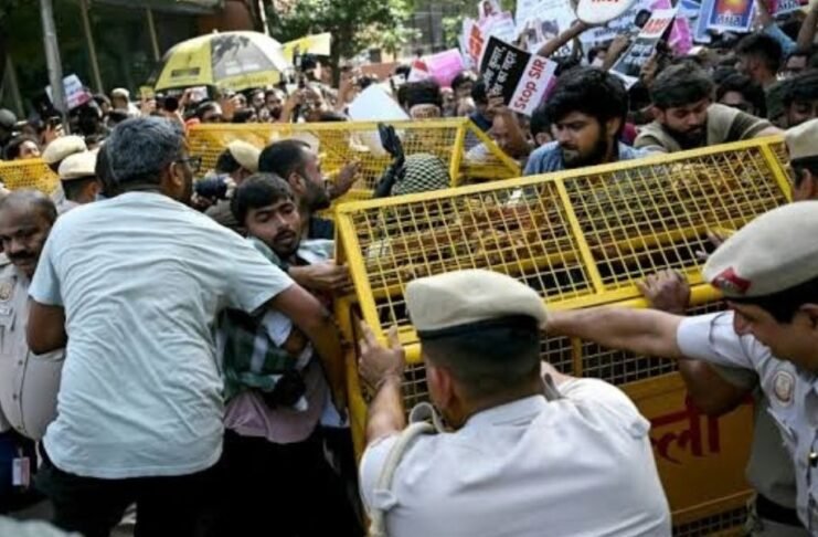 India detains youth protest leader to defuse rally against election chief India detains youth protest leader to defuse rally against election chief