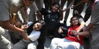 Protesters seeking India election chief’s ouster detained, as ‘cockroach’ leaders released Protesters seeking India election chief's ouster detained, as 'cockroach' leaders released