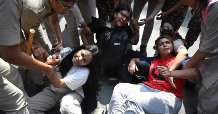 Protesters seeking India election chief's ouster detained, as 'cockroach' leaders released Protesters seeking India election chief's ouster detained, as 'cockroach' leaders released
