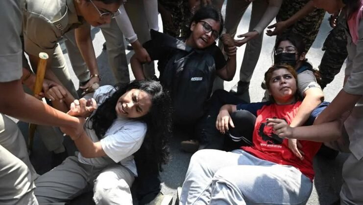 Protesters seeking India election chief’s ouster detained, as ‘cockroach’ leaders released Protesters seeking India election chief's ouster detained, as 'cockroach' leaders released