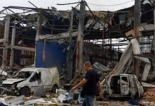 Russia pounds Kyiv with ballistic missiles as Ukraine launches drones at Moscow Russia pounds Kyiv with ballistic missiles as Ukraine launches drones at Moscow